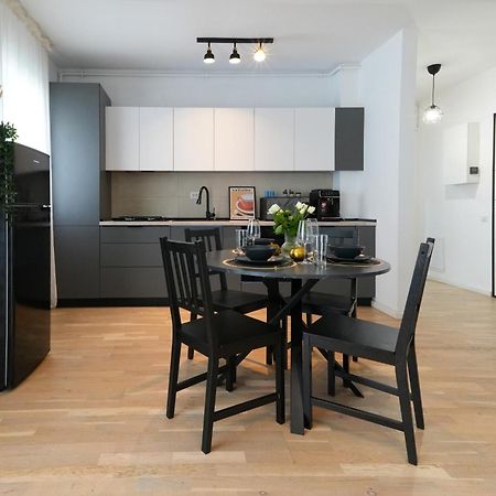 Maria - Modern Apartment With Parking And Workspace Bukarest Kültér fotó