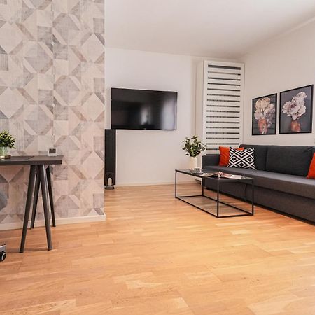Maria - Modern Apartment With Parking And Workspace Bukarest Kültér fotó