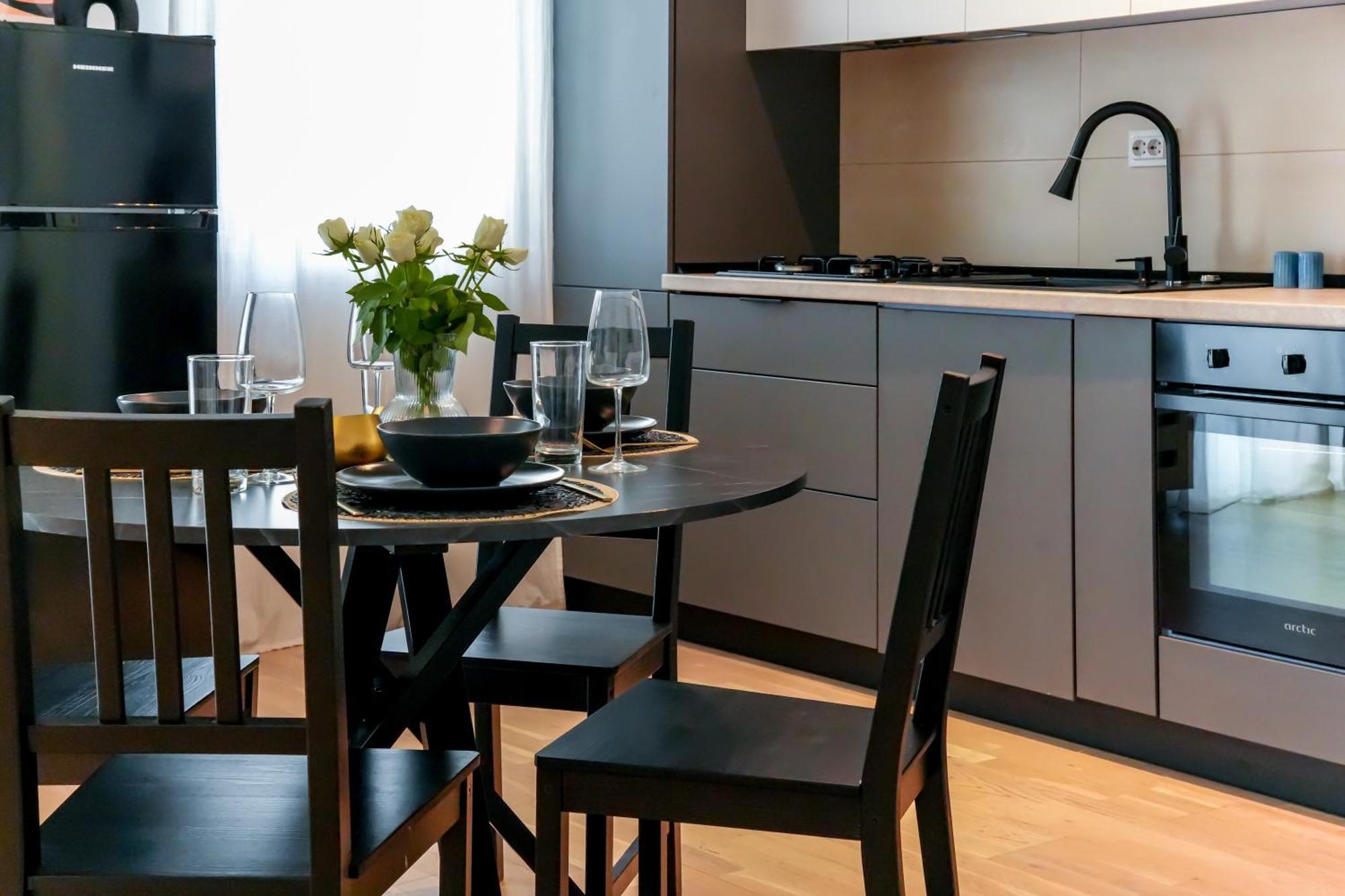 Maria - Modern Apartment With Parking And Workspace Bukarest Kültér fotó