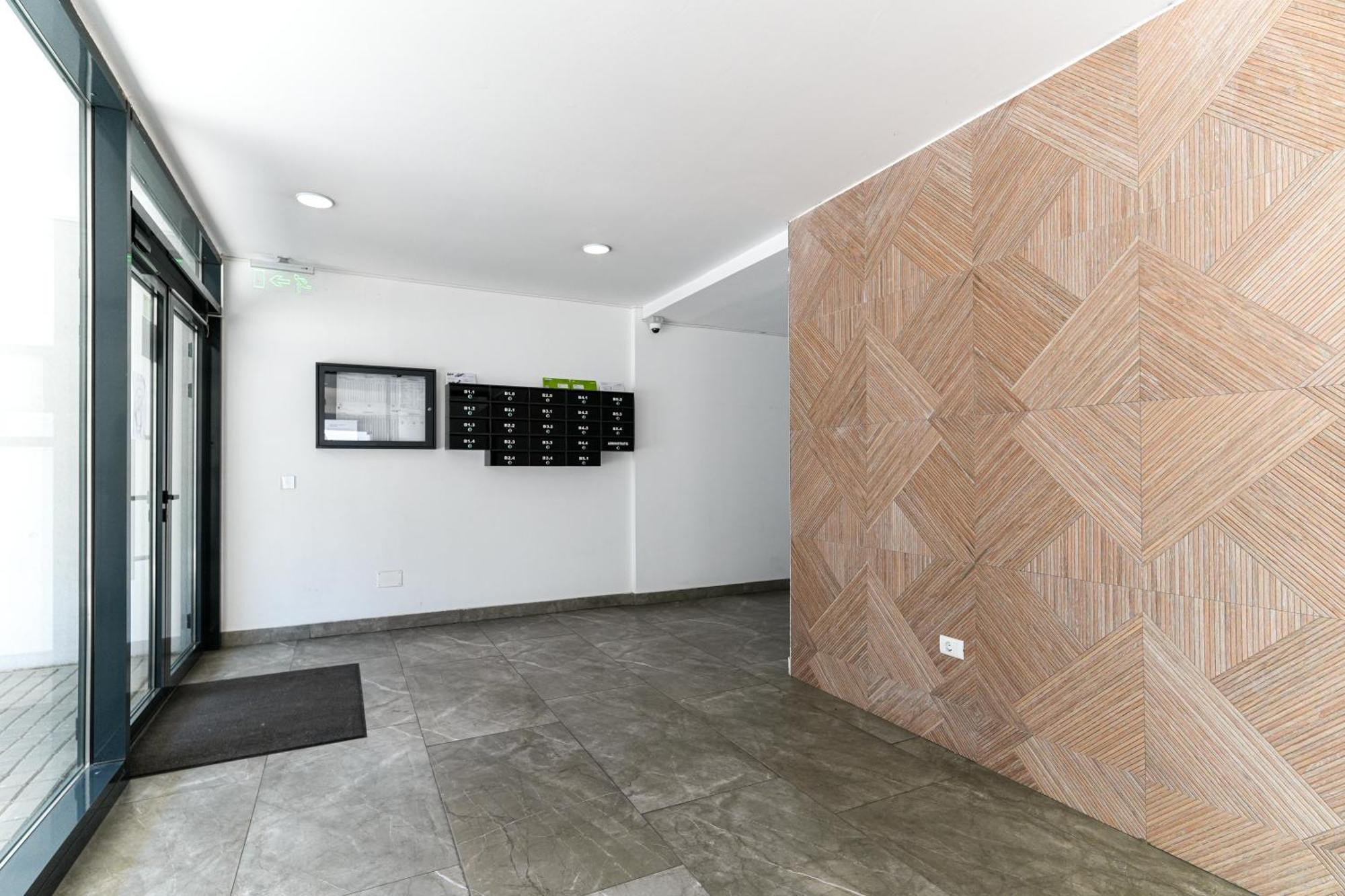 Maria - Modern Apartment With Parking And Workspace Bukarest Kültér fotó