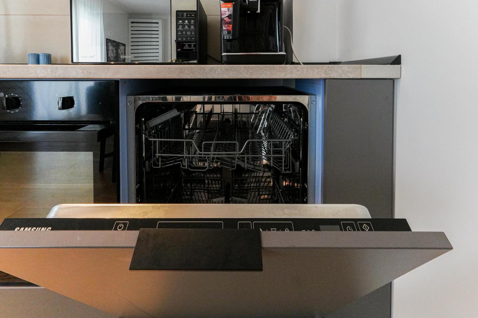 Maria - Modern Apartment With Parking And Workspace Bukarest Kültér fotó